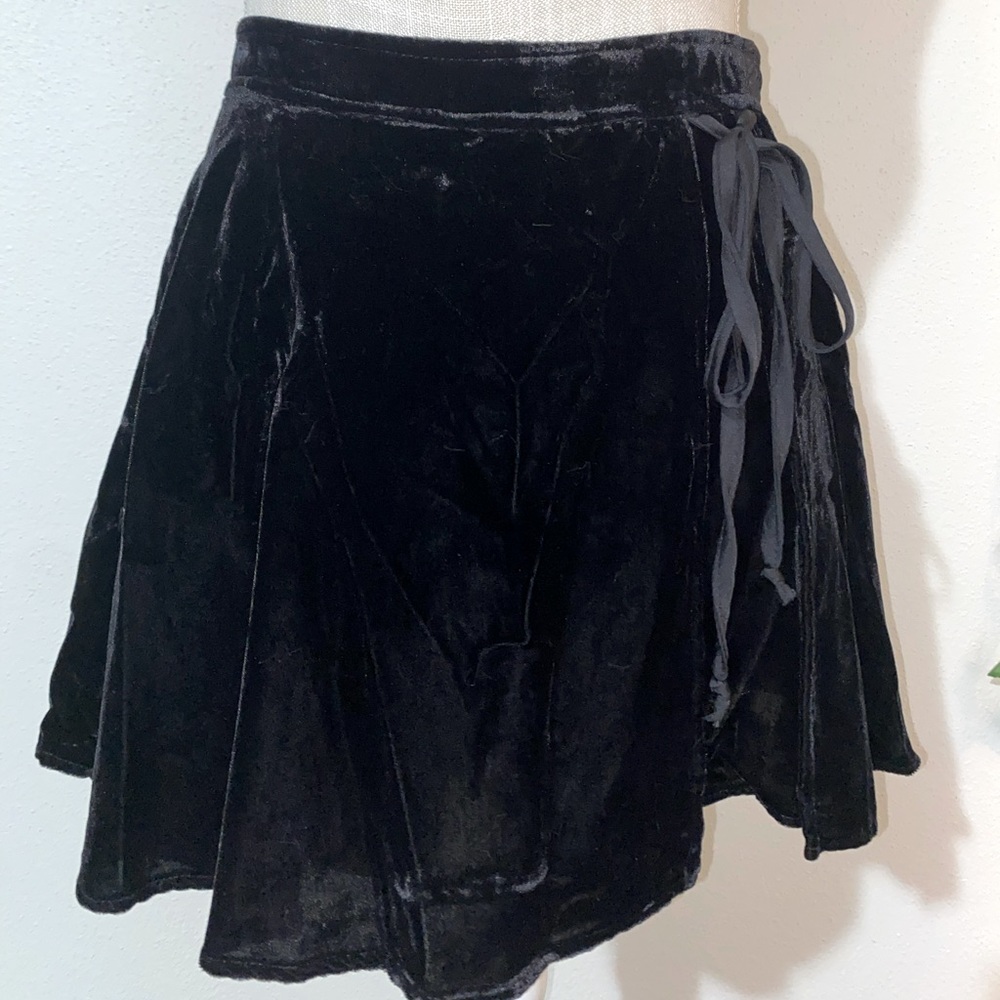 Free People Womens Black Velvet Skort 8 NWT